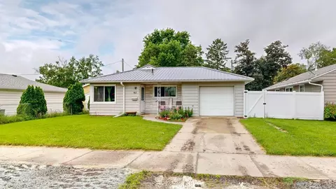 911 12th Ave NW, Rochester, MN 55901