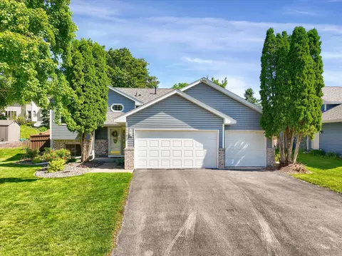 2502 Timberlea Dr, Woodbury, MN 55125
