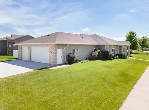 4396 45th Ave S, Fargo, ND 58104