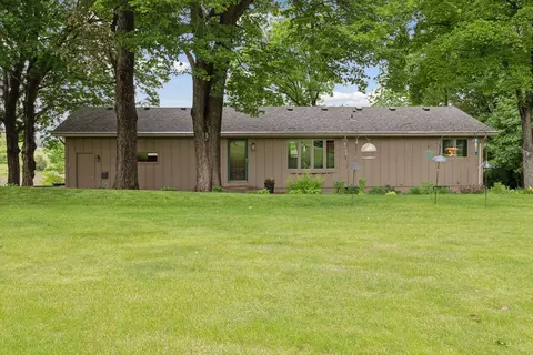 9735 Shady Oak Dr, Chaska, MN 55318
