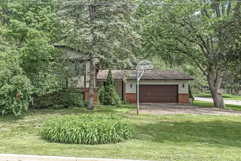 8215 Riverview Ter NE, Fridley, MN 55432