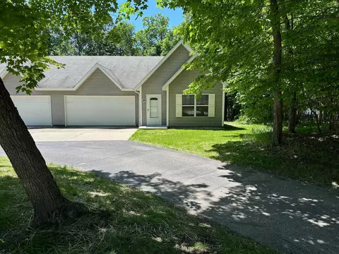 331 Maple Ridge Ct, Detroit Lakes, MN 56501