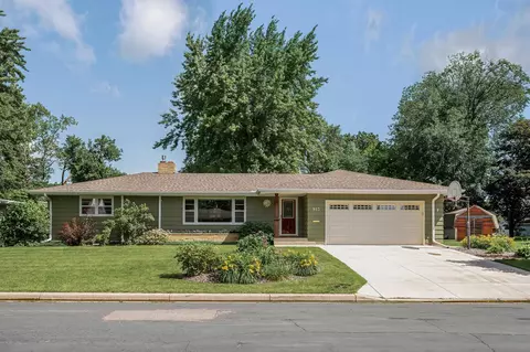 913 Hayden Ave SW, Hutchinson, MN 55350