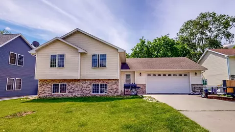 909 Chestnut St, Mantorville, MN 55955