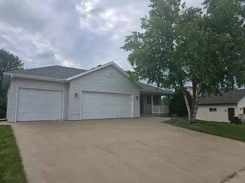 609 12th Ave NE, Stewartville, MN 55976