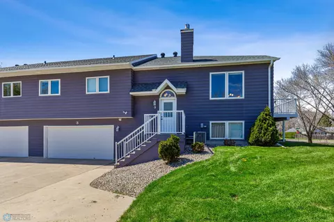 3 Prairiewood Xing S, Fargo, ND 58103