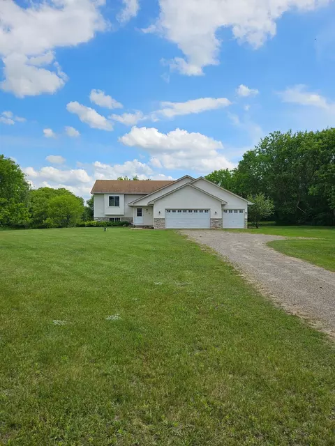 1781 Rush Point Drive Cir W, Stanchfield, MN 55080