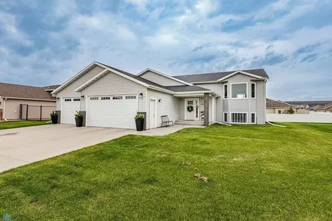 3542 16th St S, Moorhead, MN 56560