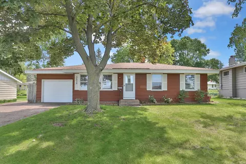 3532 Mcknight Rd N, White Bear Lake, MN 55110