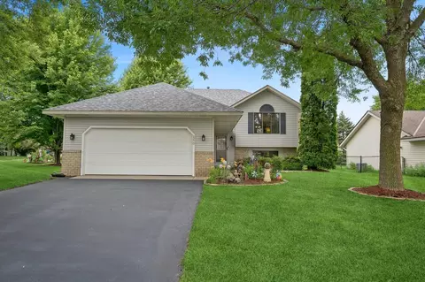 8270 Rhoy St, Victoria, MN 55386