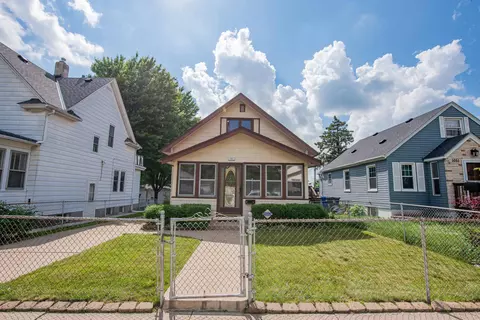 1047 Cumberland St, Saint Paul, MN 55117