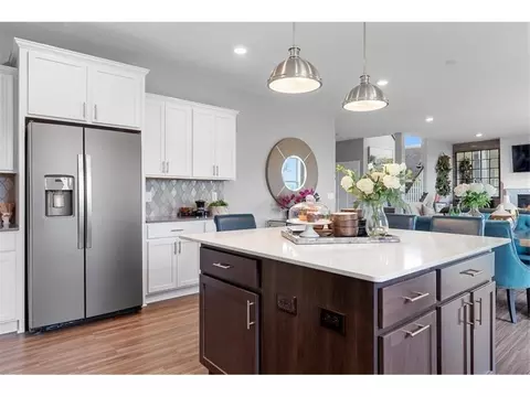 934 Siesta Dr, Woodbury, MN 55129
