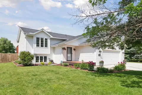 1016 Lacy Ln, Belle Plaine, MN 56011