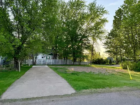 375 3rd Ave N, Isle, MN 56342