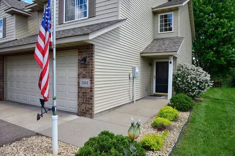 3501 Goodwin Ave N, Oakdale, MN 55128