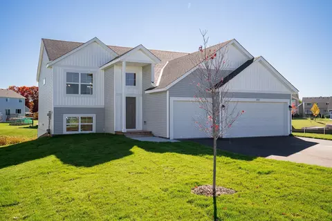 4709 8th Street Loop NE, Saint Cloud, MN 56304