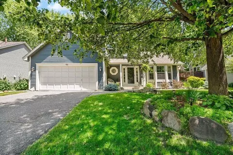 96 Castle Ridge Ct, Chanhassen, MN 55317