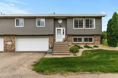 2306 Pond Ave E, Maplewood, MN 55119
