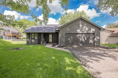 16408 Griffon Trl, Lakeville, MN 55044
