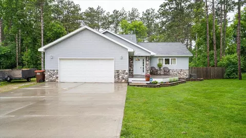 569 Hillside Dr, Prescott, WI 54021