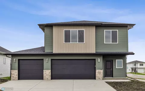 7307 Madelyn Ln S, Fargo, ND 58104