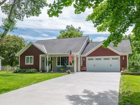 1425 81st St, Victoria, MN 55386