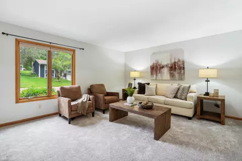 112113 Haering Cir, Chaska, MN 55318