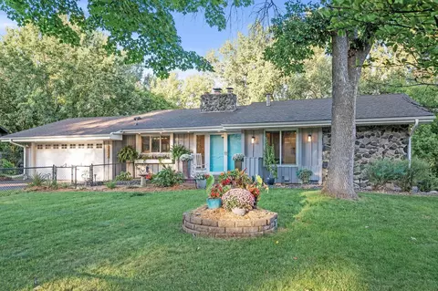 12752 Gordon Dr, Eden Prairie, MN 55346