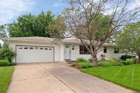 2046 Carnelian Ln, Eagan, MN 55122
