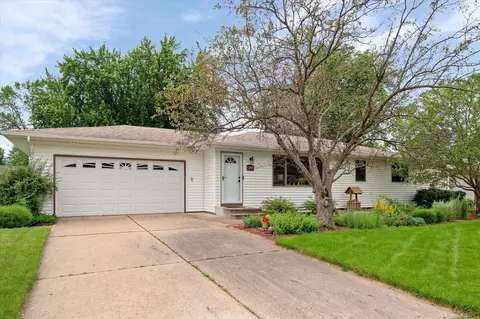 2046 Carnelian Ln, Eagan, MN 55122