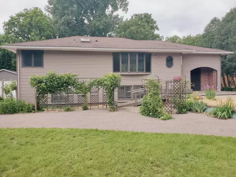 3231 Scott Ave N, Golden Valley, MN 55422