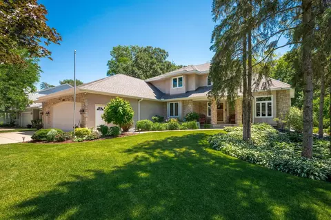 662 Sunset Ct, Shoreview, MN 55126