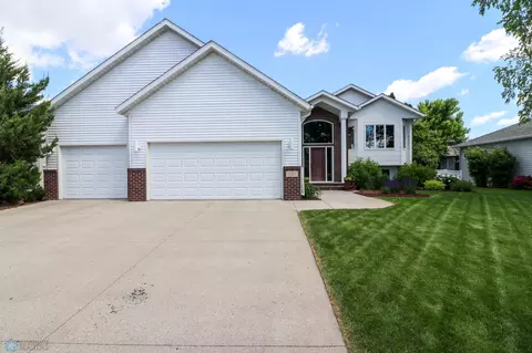 3227 42nd Ave S, Fargo, ND 58104
