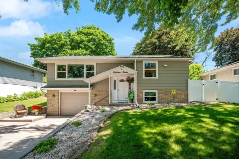 1812 Mendelssohn Ave N, Golden Valley, MN 55427