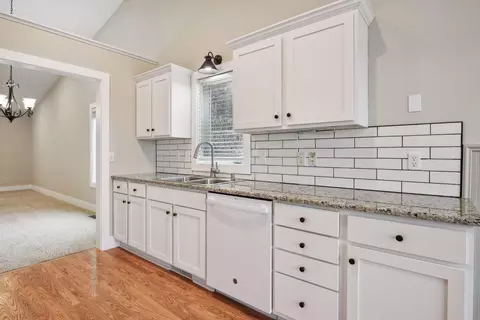 8584 Powers Pl, Chanhassen, MN 55317