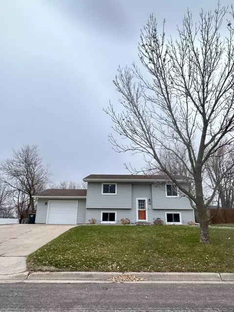 550 Cindy Ln, Owatonna, MN 55060