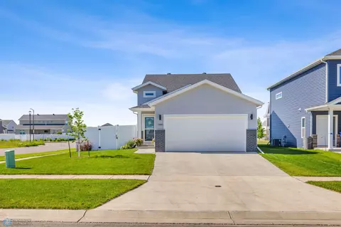 1500 69th Ave S, Fargo, ND 58104