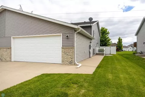 5152 48th Ave S, Fargo, ND 58104