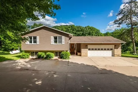 360 Taylor Hill Dr, Minneiska, MN 55910