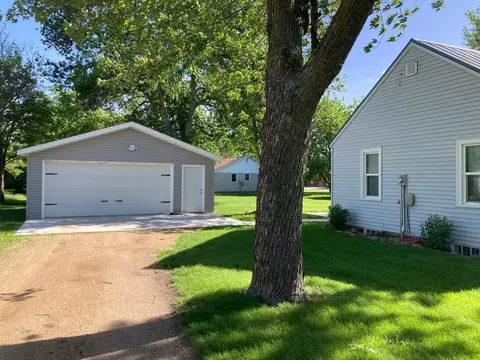 55 10th St, Windom, MN 56101 photo 2