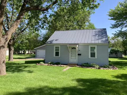 55 10th St, Windom, MN 56101