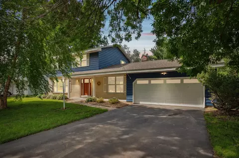 2164 Queens Dr, Woodbury, MN 55125