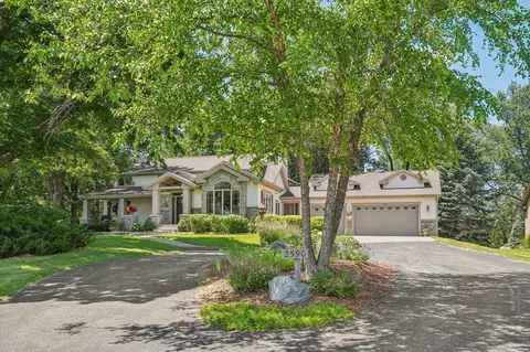 2590 Arrowhead Ln, Chanhassen, MN 55317
