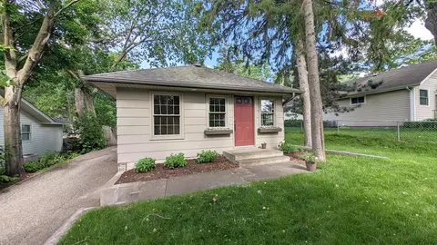 4194 Homewood Ave, White Bear Township, MN 55110