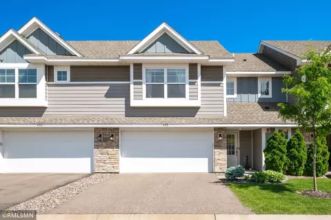 452 Locke Pointe Dr NE, Minneapolis, MN 55432