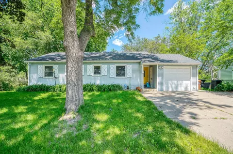 1517 Larpenteur Ave E, Maplewood, MN 55109