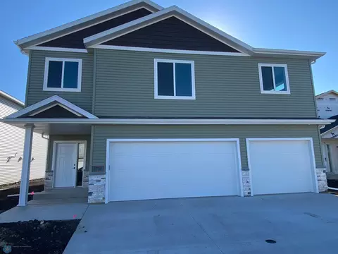 3736 32nd St S, Moorhead, MN 56560