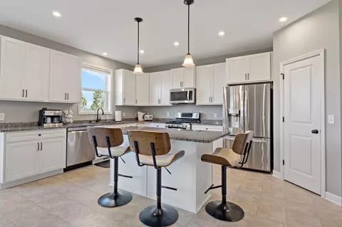 13784 Anderson Dr, Rosemount, MN 55068