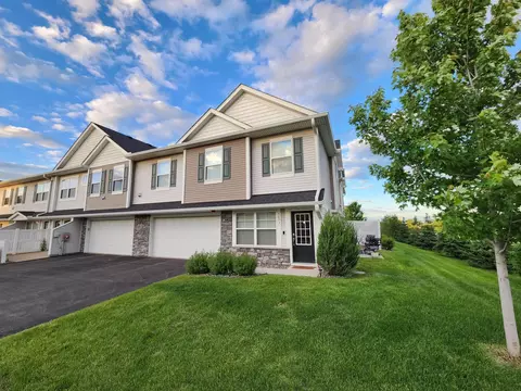 9893 5th Street Ln N, Lake Elmo, MN 55042