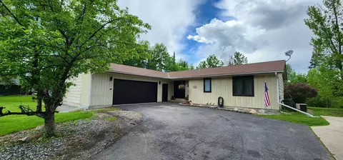 312 Shorewood Dr, International Falls, MN 56649